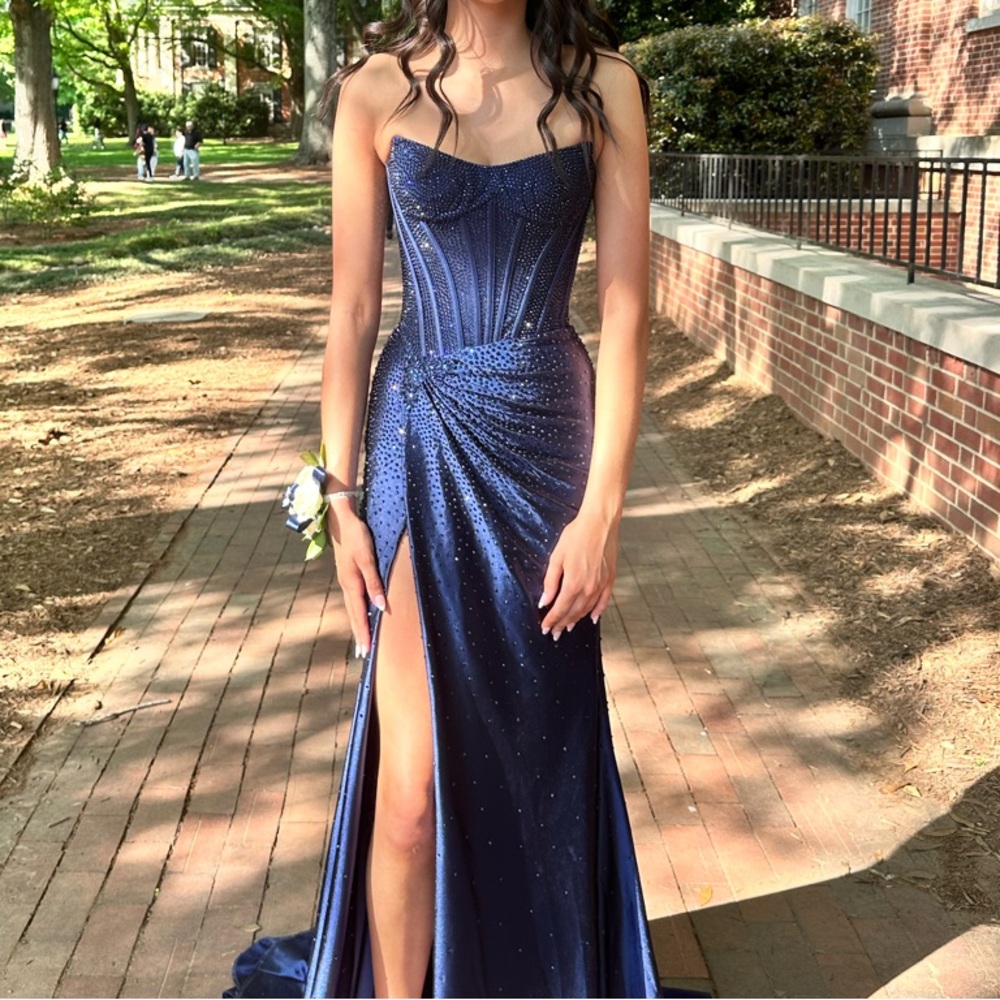 Elegant Navy Strapless Evening Gown with Side Slit